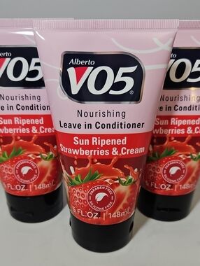 VO5 LEAVE IN CONDITIONER SUN RIPENED STRAWBERRIES & CREAM 3 PC